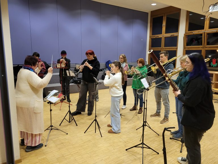 Jugendkapelle beim Adventsmarkt der GWS