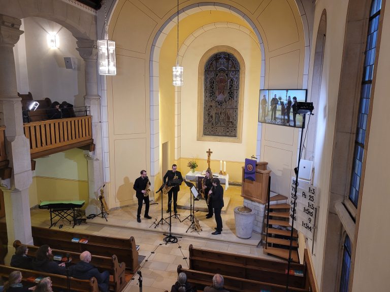 “Bildschirm” – Konzert mit Saxperimente