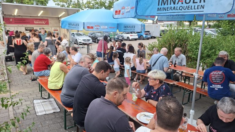 Fest der Waldmusikfest-helferinnen und -helfer